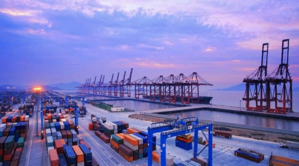 Ningbo-Zhoushan alberga un imponente puerto comercial