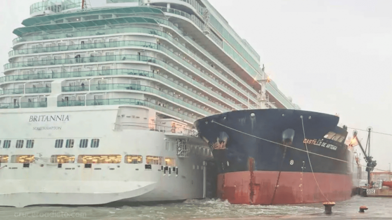 Crucero choca con petrolero